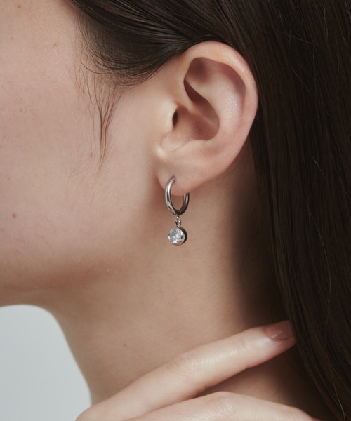ciite' surgical stainless(シーテサージカルステンレス)の「【 金属アレルギー対応 】 ビジューフープピアス サージカルステンレス (両耳用)(ピアス(両耳用)・レディース・ゴールド/シルバー・FREE)」の2枚目の写真
