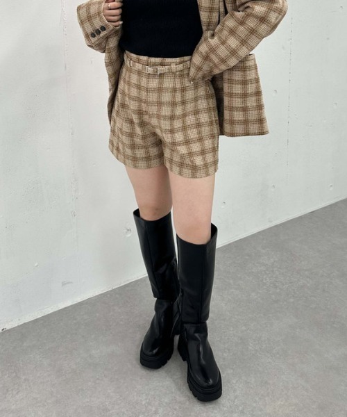 archives（アルシーヴ）の「【ＳＥＴＵＰ対応】ラメチェックハイウエストショートパンツ（その他パンツ・レディース・ベージュ/ブラウン・MEDIUM）」の6枚目の写真