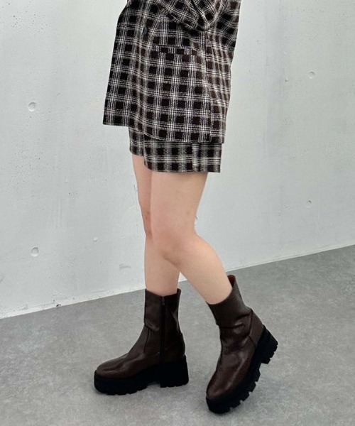 archives（アルシーヴ）の「【ＳＥＴＵＰ対応】ラメチェックハイウエストショートパンツ（その他パンツ・レディース・ベージュ/ブラウン・MEDIUM）」の18枚目の写真