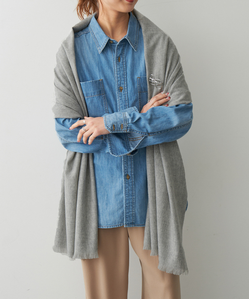 Spick & Span（スピックアンドスパン）の「Spick & Span ブローチツキストール（ストール/ショール・レディース・ベージュ系その他/グレー・FREE）」の6枚目の写真