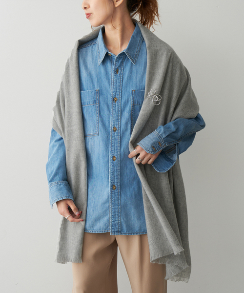 Spick & Span（スピックアンドスパン）の「Spick & Span ブローチツキストール（ストール/ショール・レディース・ベージュ系その他/グレー・FREE）」の7枚目の写真