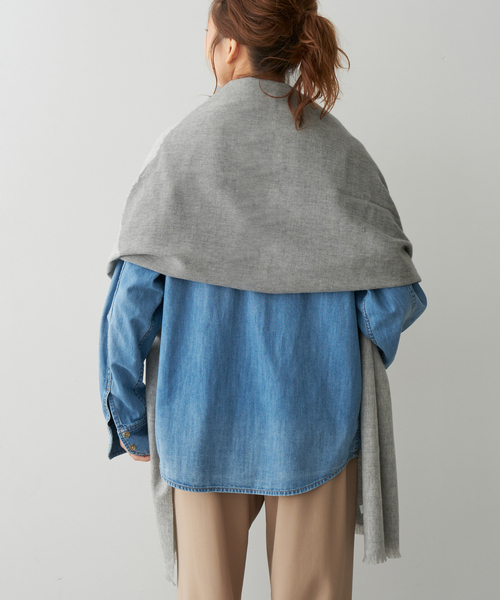 Spick & Span（スピックアンドスパン）の「Spick & Span ブローチツキストール（ストール/ショール・レディース・ベージュ系その他/グレー・FREE）」の8枚目の写真