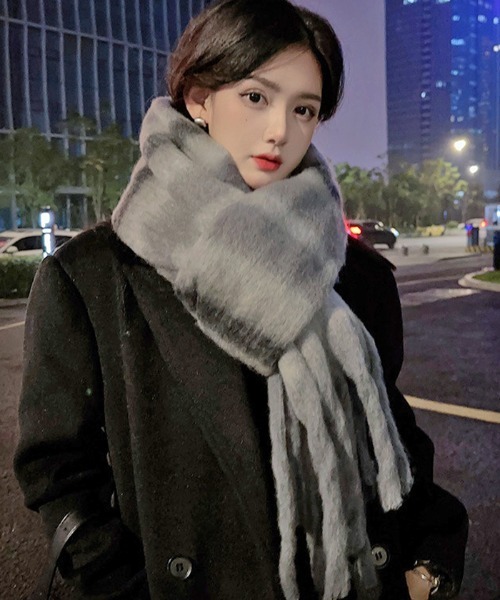 Futier land（フューティアランド）の「モヘアタッチボーダー大判マフラー（マフラー・レディース・ブラウン/グリーン/ピンク/グレー/アイボリー・FREE）」の2枚目の写真