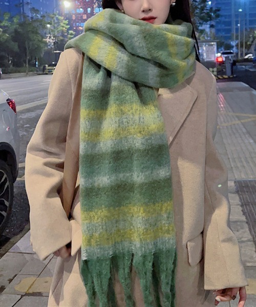 Futier land（フューティアランド）の「モヘアタッチボーダー大判マフラー（マフラー・レディース・ブラウン/グリーン/ピンク/グレー/アイボリー・FREE）」の4枚目の写真