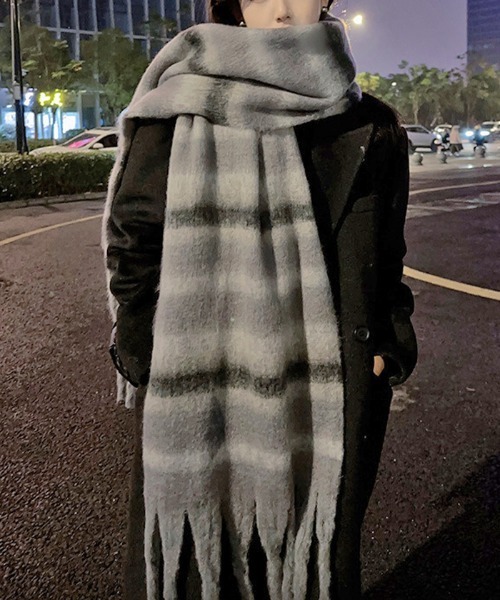 Futier land（フューティアランド）の「モヘアタッチボーダー大判マフラー（マフラー・レディース・ブラウン/グリーン/ピンク/グレー/アイボリー・FREE）」の9枚目の写真