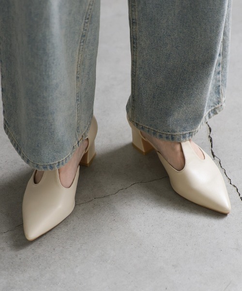 select MOCA（セレクトモカ）の「ポインテッドTストラップパンプス（パンプス・レディース・ベージュ/ブラック・SMALL/MEDIUM/LARGE）」の6枚目の写真