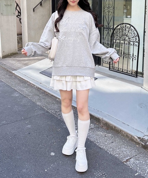 INGNI(イング)の「リボンモチーフロゴスウェットチュニック(スウェット・レディース・ブラック×ホワイト/ホワイト×ブラック/グレー×ホワイト・M)」の16枚目の写真