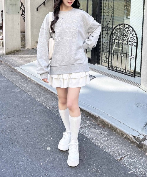 INGNI(イング)の「リボンモチーフロゴスウェットチュニック(スウェット・レディース・ブラック×ホワイト/ホワイト×ブラック/グレー×ホワイト・M)」の17枚目の写真