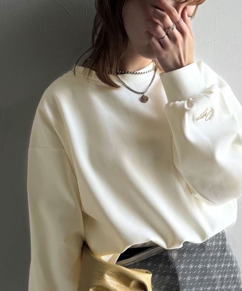 classicalelf(クラシカルエルフ)の「トレンド感と遊び心をプラス。袖口ワンポイント刺繍アシメファスナーラウンドネックロンT(長袖)(Tシャツ/カットソー・レディース・ブラック/オフホワイト/モカ/アイボリー・MEDIUM/SMALL/X-LARGE/LARGE)」の9枚目の写真