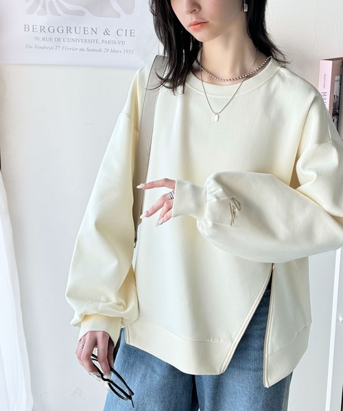 classicalelf(クラシカルエルフ)の「トレンド感と遊び心をプラス。袖口ワンポイント刺繍アシメファスナーラウンドネックロンT(長袖)(Tシャツ/カットソー・レディース・ブラック/オフホワイト/モカ/アイボリー・MEDIUM/SMALL/X-LARGE/LARGE)」の11枚目の写真