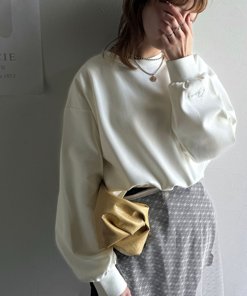 classicalelf(クラシカルエルフ)の「トレンド感と遊び心をプラス。袖口ワンポイント刺繍アシメファスナーラウンドネックロンT(長袖)(Tシャツ/カットソー・レディース・ブラック/オフホワイト/モカ/アイボリー・MEDIUM/SMALL/X-LARGE/LARGE)」の12枚目の写真