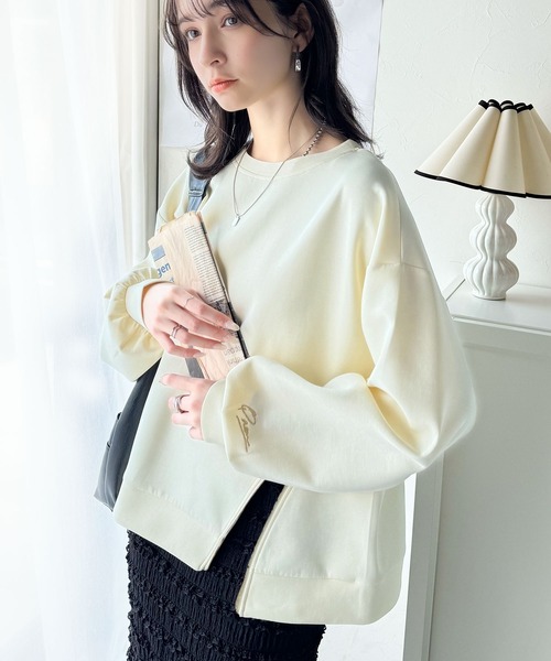 classicalelf(クラシカルエルフ)の「トレンド感と遊び心をプラス。袖口ワンポイント刺繍アシメファスナーラウンドネックロンT(長袖)(Tシャツ/カットソー・レディース・ブラック/オフホワイト/モカ/アイボリー・MEDIUM/SMALL/X-LARGE/LARGE)」の5枚目の写真