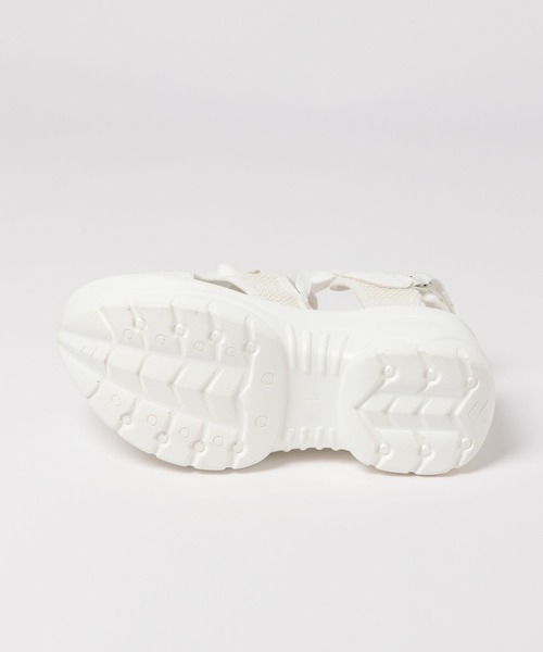 FOREVER 21(フォーエバー トゥエンティーワン)の「【2025SS】厚底スポーツサンダル(サンダル・レディース・ホワイト/ブラック・MEDIUM/LARGE)」の5枚目の写真