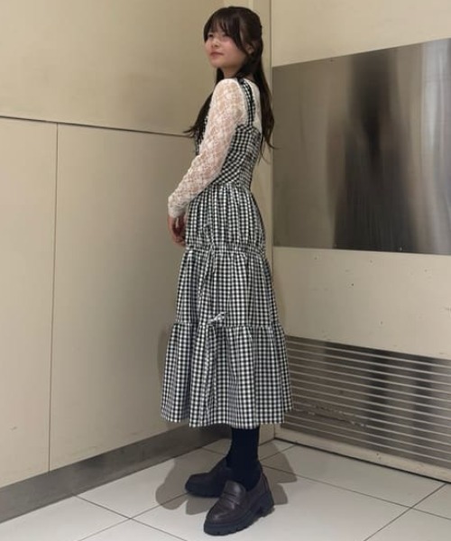 REDYAZEL（レディアゼル）の「シャーリングティアードキャミワンピース（ワンピース・レディース・ネイビー/ブラック系その他/グリーン系その他・SMALL/MEDIUM）」の8枚目の写真