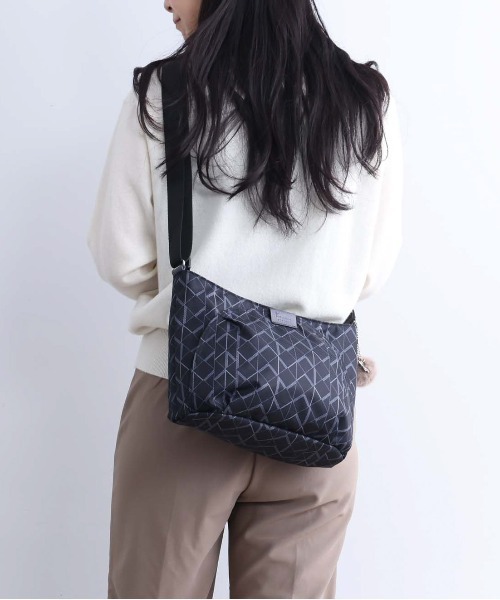 Kanana project(カナナプロジェクト)の「カナナ プロジェクト ショルダーバッグ KM-2 6L 310g No.68712(ショルダーバッグ・レディース・ブラック/グレー系その他/イエロー系/アクア・FREE)」の17枚目の写真