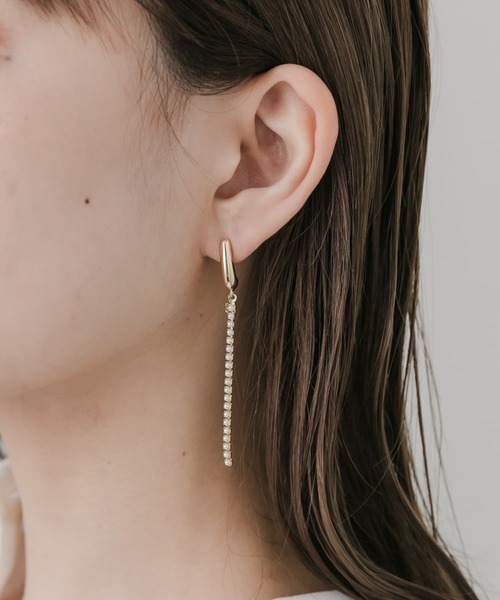 SMELLY(スメリー)の「パールチェーンメタルカーブピアス(ピアス(両耳用)・レディース・ゴールド系その他・-)」の3枚目の写真