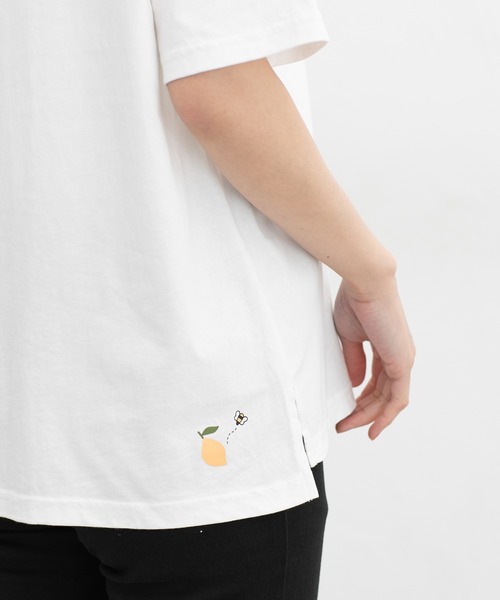 Honeys(ハニーズ)の「【UVカット】半袖モチーフ刺繍Tシャツ(Tシャツ/カットソー・レディース・スモークピンク/オフホワイト/ダークグリーン系/スミクロ/ベージュ・L/M/S)」の11枚目の写真