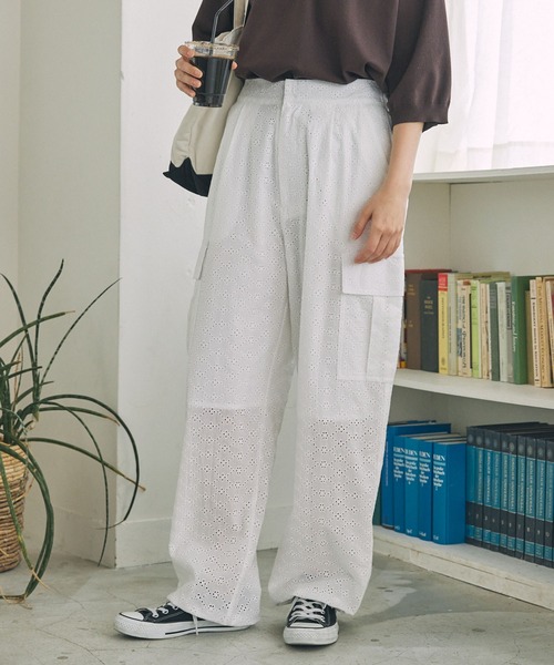 MONO-MART LADY'S（モノマートレディース）の「アイレット刺繍 コットンレース カーゴパンツ（カーゴパンツ・レディース・ブラック/ホワイト・FREE）」の7枚目の写真