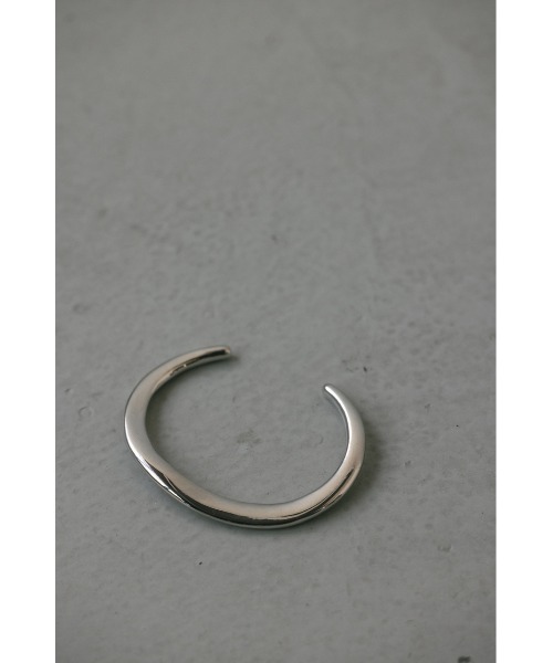 STYLEMIXER(スタイルミキサー)の「フラットカーブバングル(バングル/リストバンド・レディース・ゴールド/シルバー・FREE)」の5枚目の写真