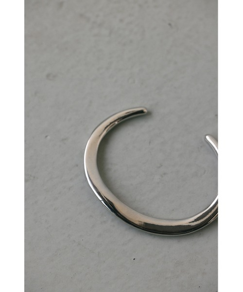 STYLEMIXER(スタイルミキサー)の「フラットカーブバングル(バングル/リストバンド・レディース・ゴールド/シルバー・FREE)」の6枚目の写真