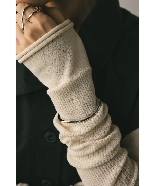 STYLEMIXER(スタイルミキサー)の「フラットカーブバングル(バングル/リストバンド・レディース・ゴールド/シルバー・FREE)」の3枚目の写真