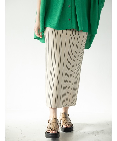 OSMOSIS(オズモーシス)の「ストライプニットスカート(スカート・レディース・ライトベージュ/カーキ/ブラック・ONE SIZE)」の3枚目の写真