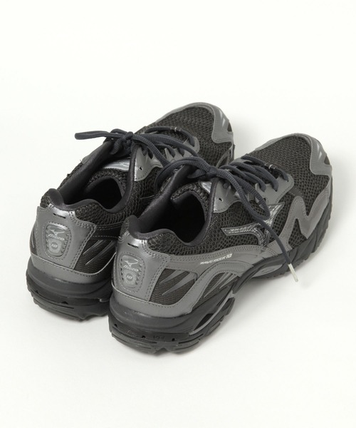 MIZUNO(ミズノ )の「【MIZUNO / ミズノ】WAVE RIDER 10(MEN)(スニーカー・メンズ・ブラック/ライトグレー・MEDIUM/LARGE)」の5枚目の写真