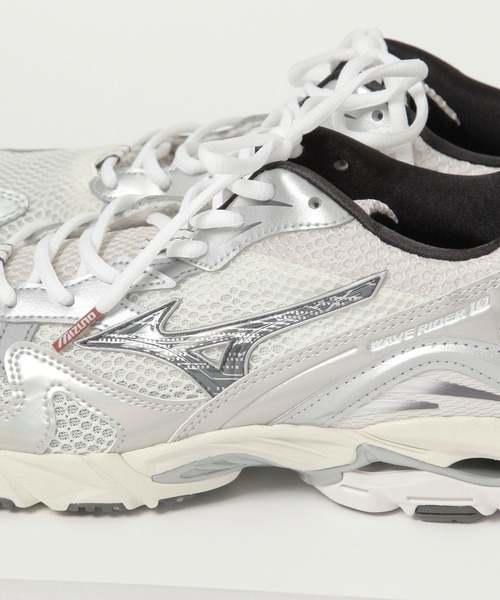 MIZUNO(ミズノ )の「【MIZUNO / ミズノ】WAVE RIDER 10(MEN)(スニーカー・メンズ・ブラック/ライトグレー・MEDIUM/LARGE)」の16枚目の写真