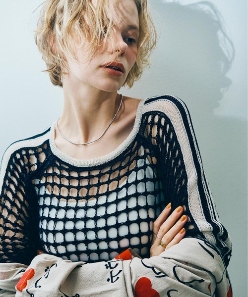RNA(アールエヌエー)の「K2719 ラインメッシュプルオーバー(Tシャツ/カットソー・レディース・ベージュ/ブラック/ブルー・MEDIUM)」の2枚目の写真