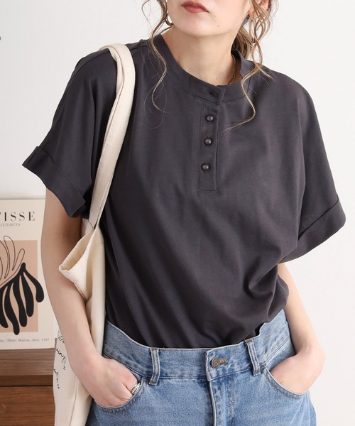 atONE(アットワン)の「2wayデザインボタンカットソー(Tシャツ/カットソー・レディース・チャコールグレー/ブラック/オフホワイト/グレイッシュベージュ・M)」の3枚目の写真