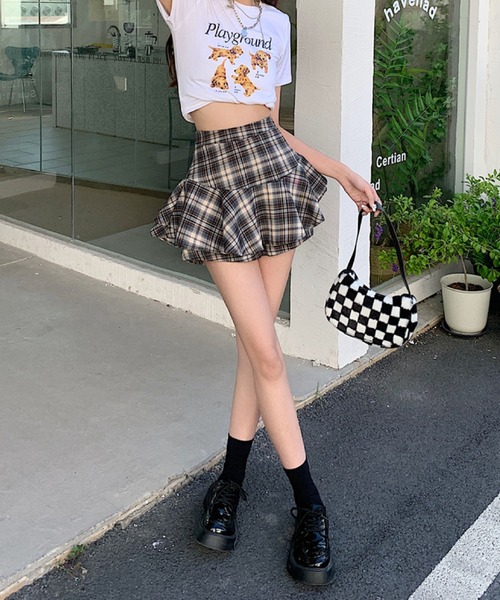 2ly2(トゥーリートゥー)の「レトロガーリー♪チェック柄フレアスカパン(その他パンツ・レディース・ブラック/ベージュ/ネイビー・F)」の15枚目の写真