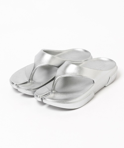 PAES（ペイズ）の「【Paes（ぺイズ）】FLIP FLOP Coサンダル（サンダル・レディース・シルバー・MEDIUM/SMALL）」の5枚目の写真