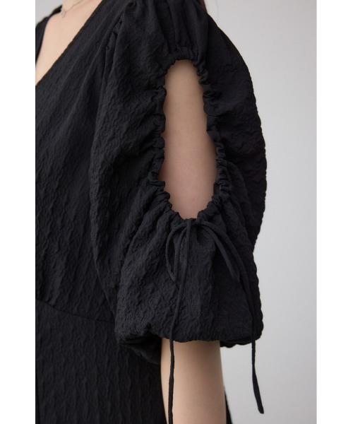 AZUL by moussy(アズールバイマウジー)の「パフスリーブワンピース(ワンピース・レディース・ホワイト系その他/ブラック・SMALL/MEDIUM)」の4枚目の写真