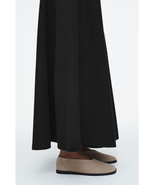 COS（コス）の「スエードバレエフラットシューズ（バレエシューズ・レディース・ベージュ・37/36/39/38/40）」の3枚目の写真