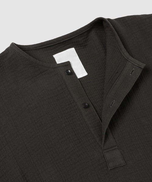 WhoWhat（フーワット）の「6 LAYERS GAUZE HENRY NECK SHIRT（Tシャツ/カットソー・メンズ・チャコール/ネイビー/ワインレッド・M）」の5枚目の写真