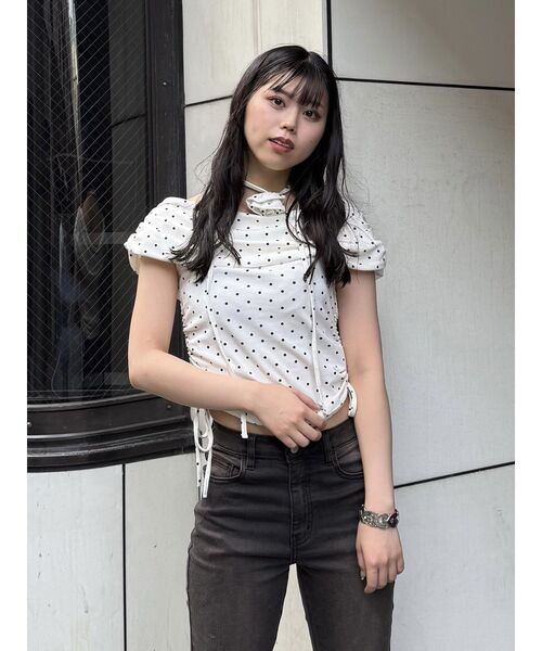 jouetie（ジュエティ）の「コサージュオフショルトップス（Tシャツ/カットソー・レディース・オフホワイト/ブラック・MEDIUM）」の16枚目の写真