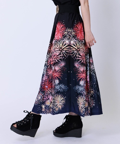 axes femme（アクシーズファム）の「花火柄タックスカート
