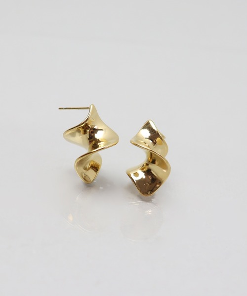 ieLS（イエルズ）の「金属アレルギー対応「ieLS」ステンレス　ニュアンスウェーブピアス（ピアス（両耳用）・レディース・シルバー/ゴールド・ONE SIZE）」の2枚目の写真
