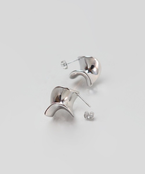 ieLS（イエルズ）の「金属アレルギー対応「ieLS」ステンレス　ニュアンスウェーブピアス（ピアス（両耳用）・レディース・シルバー/ゴールド・ONE SIZE）」の5枚目の写真