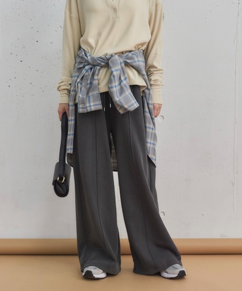 Doux archives（ドゥアルシーヴ）の「ピグメントセンターシームワイドパンツ（スウェットパンツ・レディース・ブラウン/グレイッシュベージュ/チャコールグレー・38）」の2枚目の写真