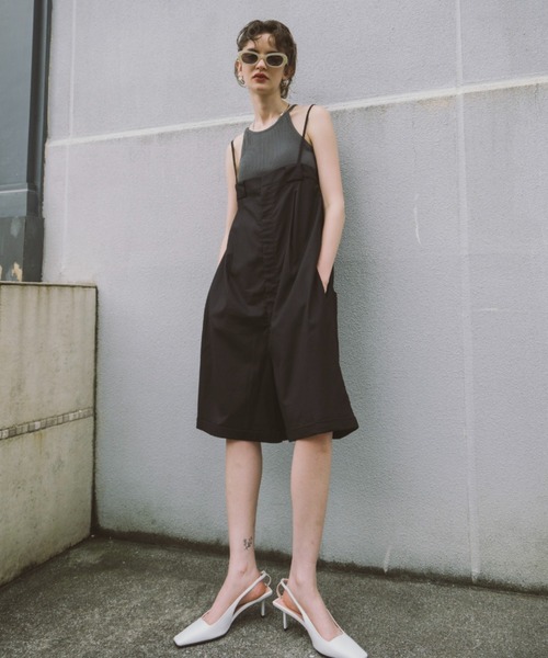HANNE(アン)の「ストラップショートオールインワン(つなぎ/オールインワン・レディース・ホワイト/ブラック・SMALL/MEDIUM)」の2枚目の写真