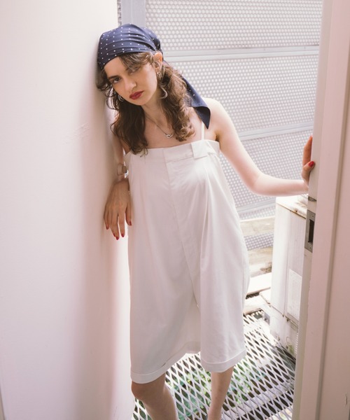 HANNE(アン)の「ストラップショートオールインワン(つなぎ/オールインワン・レディース・ホワイト/ブラック・SMALL/MEDIUM)」の10枚目の写真