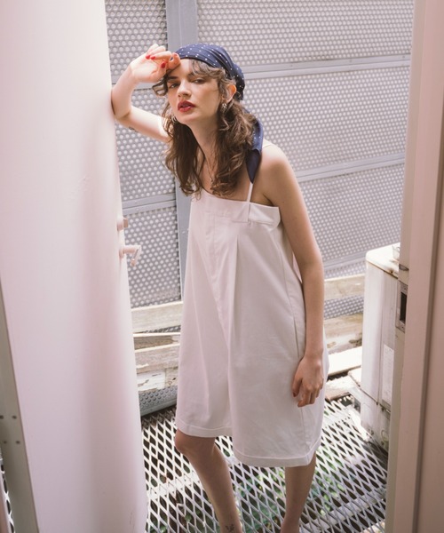 HANNE(アン)の「ストラップショートオールインワン(つなぎ/オールインワン・レディース・ホワイト/ブラック・SMALL/MEDIUM)」の11枚目の写真