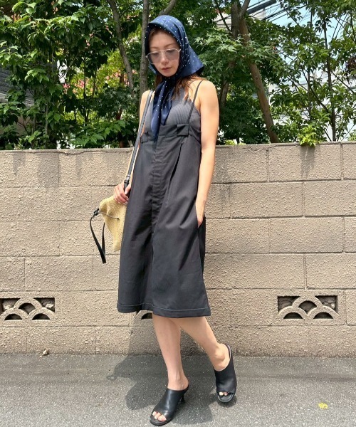 HANNE(アン)の「ストラップショートオールインワン(つなぎ/オールインワン・レディース・ホワイト/ブラック・SMALL/MEDIUM)」の5枚目の写真