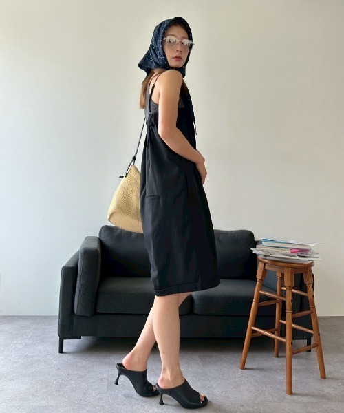 HANNE(アン)の「ストラップショートオールインワン(つなぎ/オールインワン・レディース・ホワイト/ブラック・SMALL/MEDIUM)」の6枚目の写真