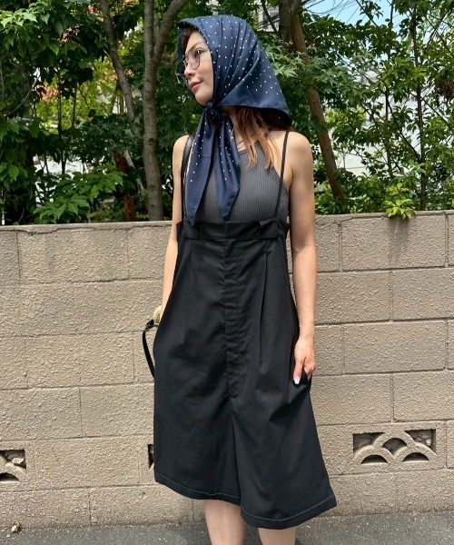 HANNE(アン)の「ストラップショートオールインワン(つなぎ/オールインワン・レディース・ホワイト/ブラック・SMALL/MEDIUM)」の3枚目の写真