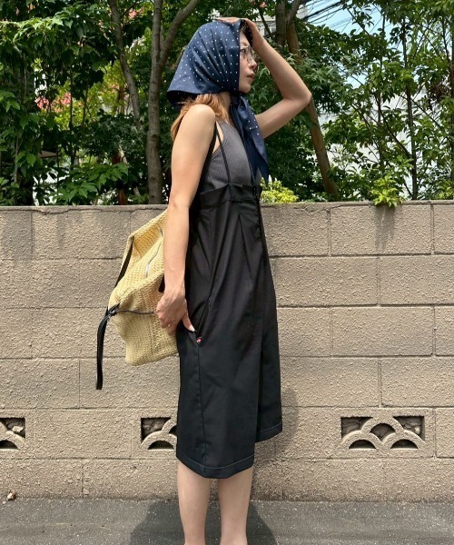 HANNE(アン)の「ストラップショートオールインワン(つなぎ/オールインワン・レディース・ホワイト/ブラック・SMALL/MEDIUM)」の4枚目の写真