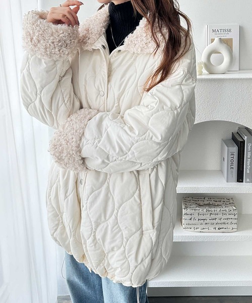GeeRA（ジーラ）の「衿ボアキルティングミドル丈バルーンジャケット（ブルゾン・レディース・アイボリー/ブラック・MEDIUM/LARGE）」の4枚目の写真
