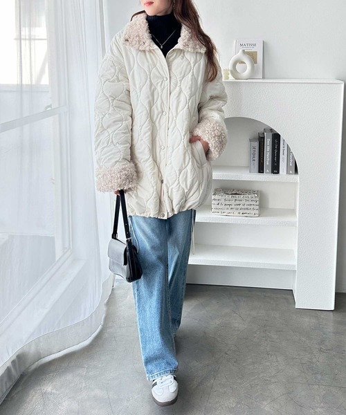 GeeRA（ジーラ）の「衿ボアキルティングミドル丈バルーンジャケット（ブルゾン・レディース・アイボリー/ブラック・MEDIUM/LARGE）」の8枚目の写真