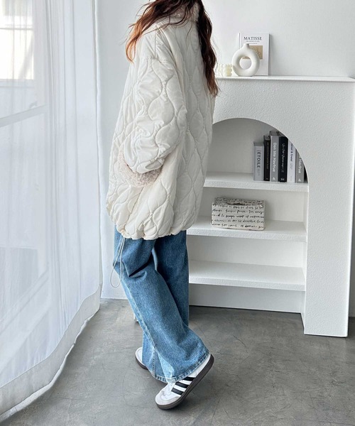 GeeRA（ジーラ）の「衿ボアキルティングミドル丈バルーンジャケット（ブルゾン・レディース・アイボリー/ブラック・MEDIUM/LARGE）」の10枚目の写真